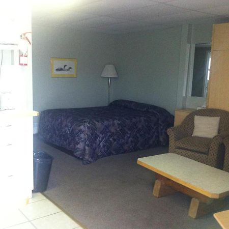 Raccoon Lodge Motel Sylvan Lake Phòng bức ảnh
