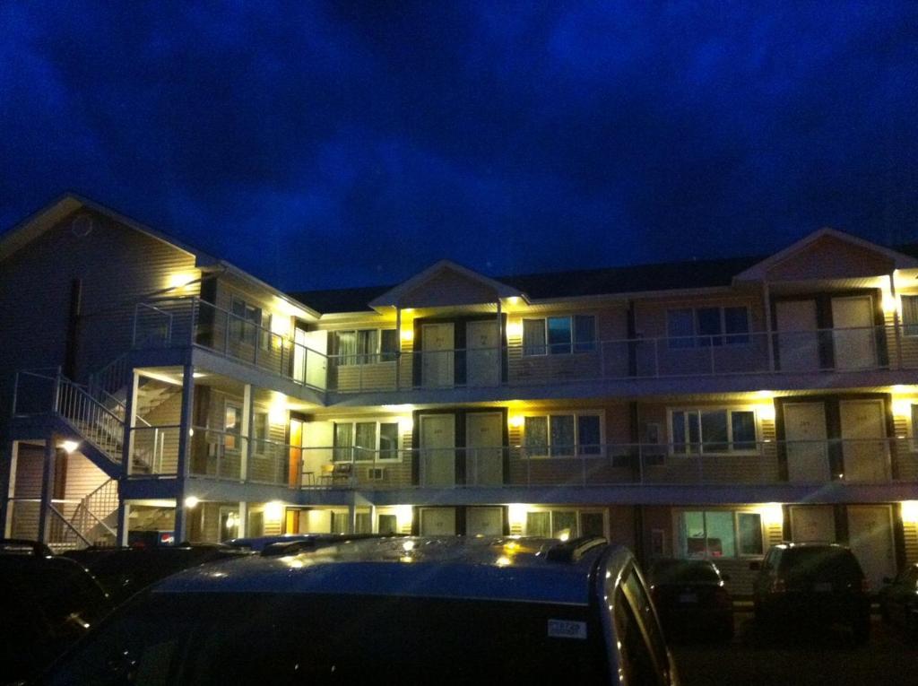 Raccoon Lodge Motel Sylvan Lake Ngoại thất bức ảnh