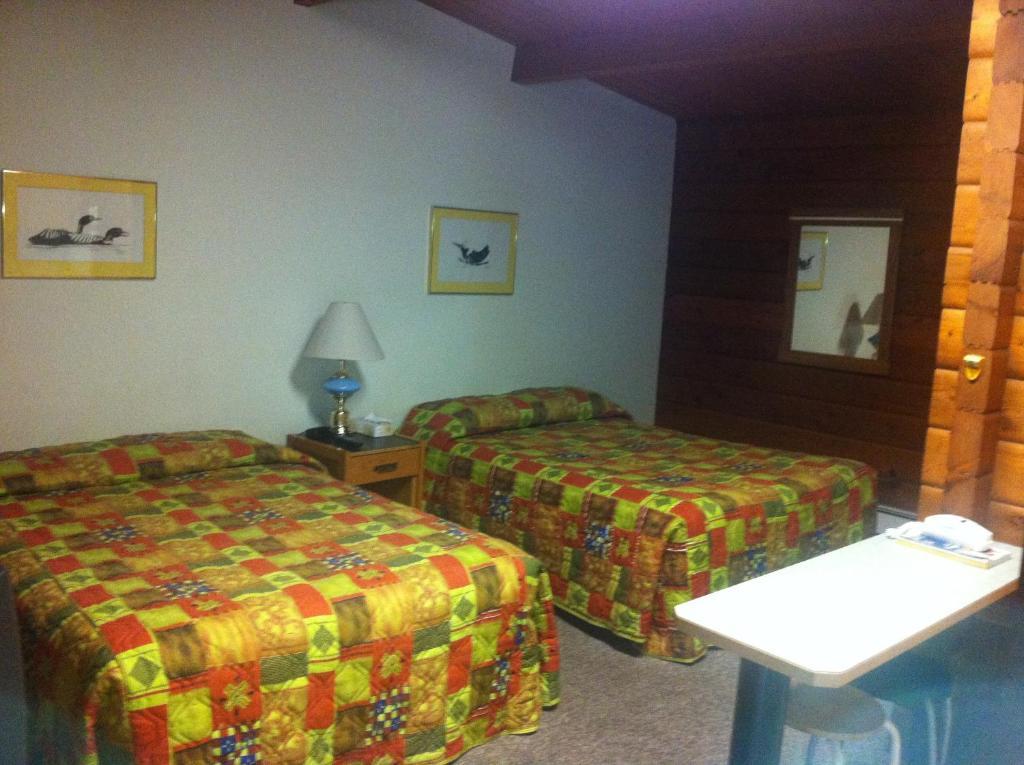 Raccoon Lodge Motel Sylvan Lake Phòng bức ảnh