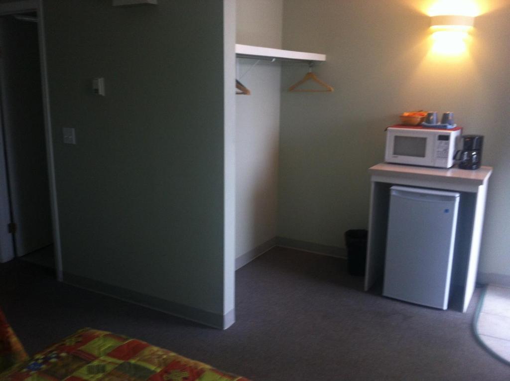 Raccoon Lodge Motel Sylvan Lake Phòng bức ảnh