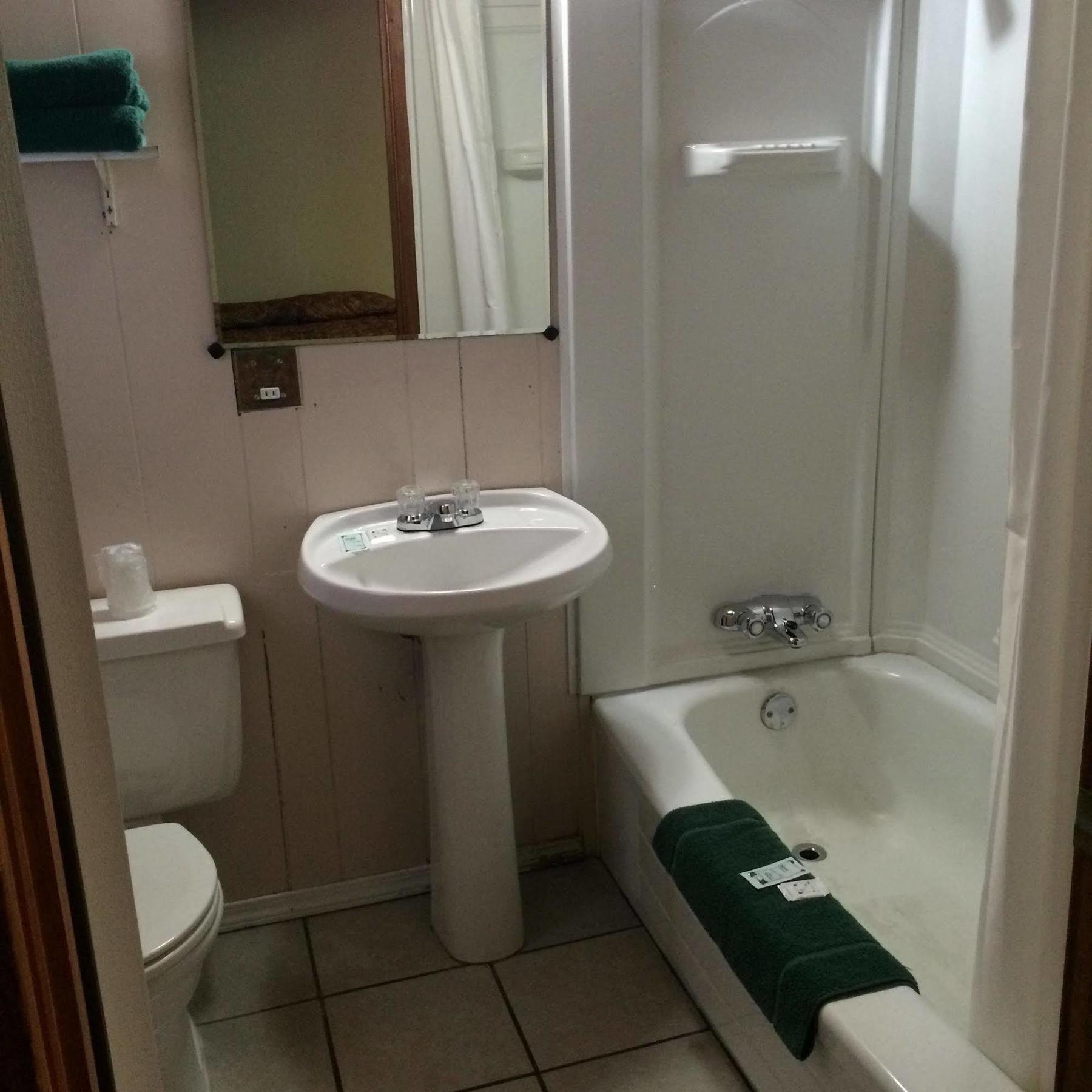 Raccoon Lodge Motel Sylvan Lake Ngoại thất bức ảnh