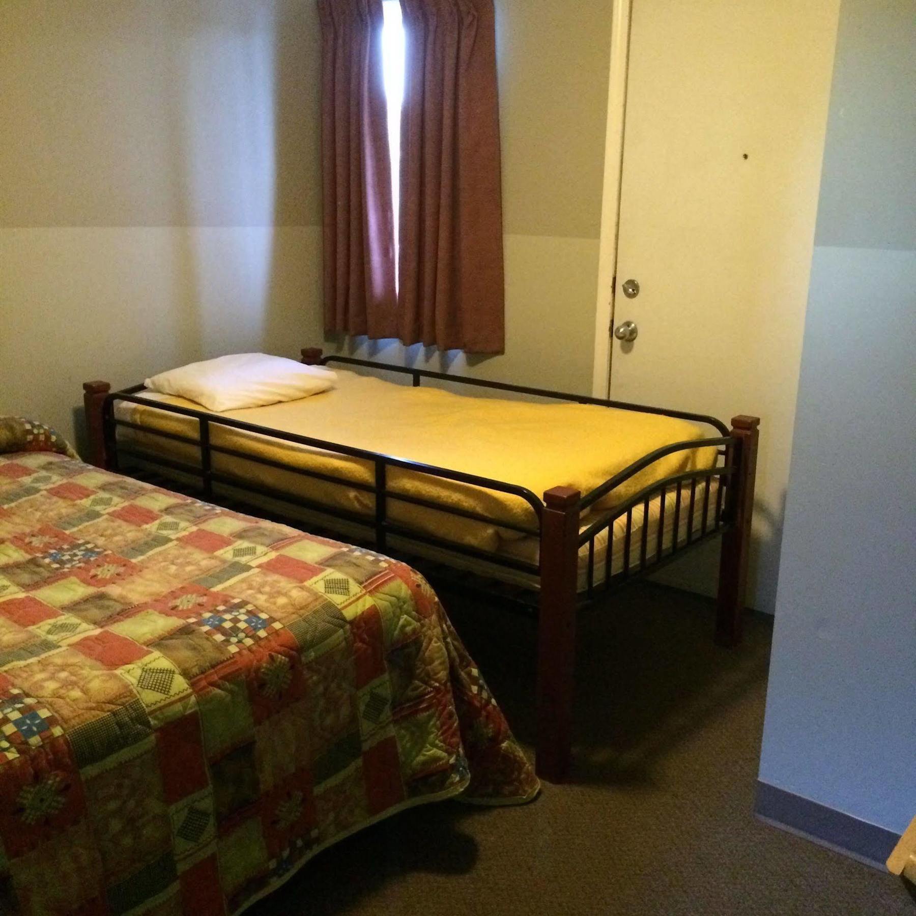 Raccoon Lodge Motel Sylvan Lake Ngoại thất bức ảnh